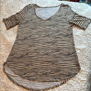 Maurices Women’s Sz M Animal Print Shirt